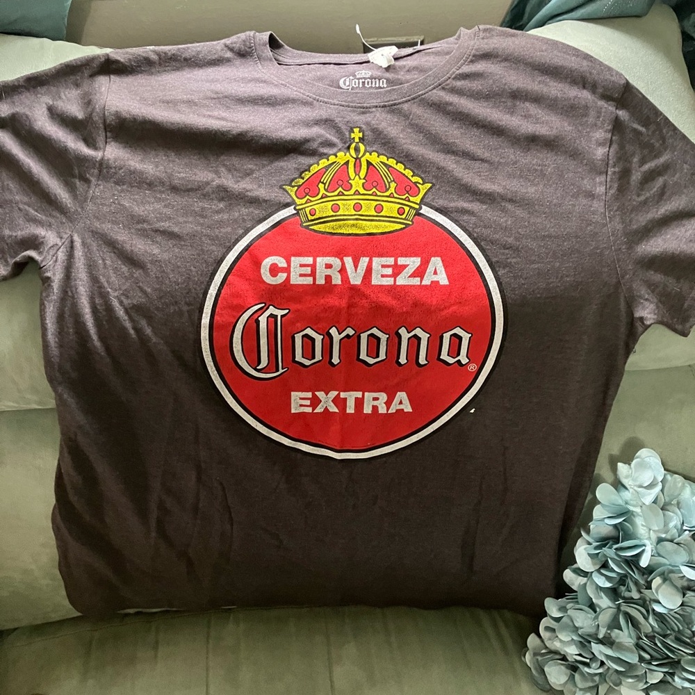 NWT TSHIRT